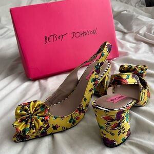 Betsey Johnson Nettie Yellow Floral heels